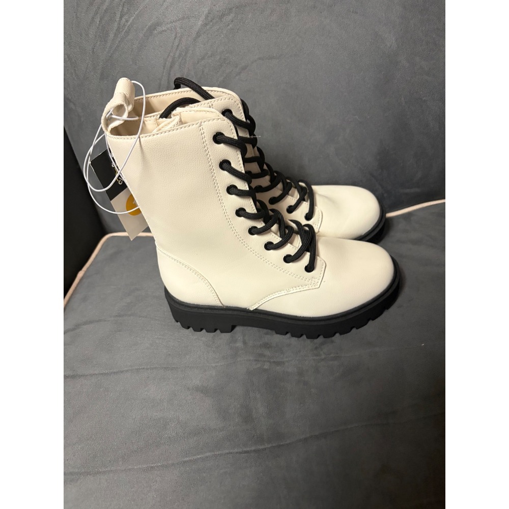 Art Class Khari cream combat boots Lug sole size 1 lace up New without box